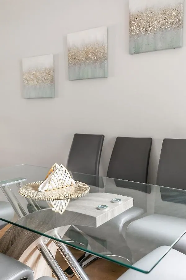 Apartment Fancy Downtown House With Hot Tub & Bbq By Globalstay Toronto